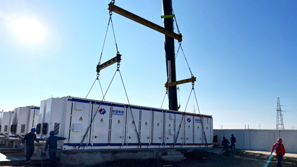 三晖能(néng)源新疆石河(hé)子(zǐ)45MW/90MWh儲能(néng)風(fēng)冷(lěng)電(diàn)池系統完成交付